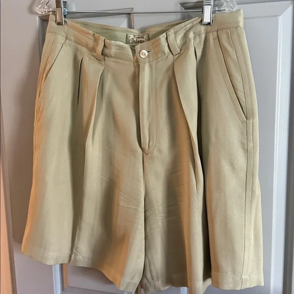 Vintage Tommy Bahama Women’s Sage Green Flat-Front Dress Shorts - Picture 5 of 6